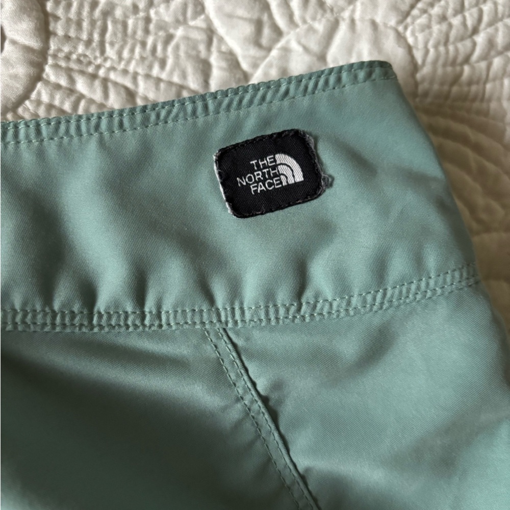 The North Face cargo board shorts - Picture 7 of 8